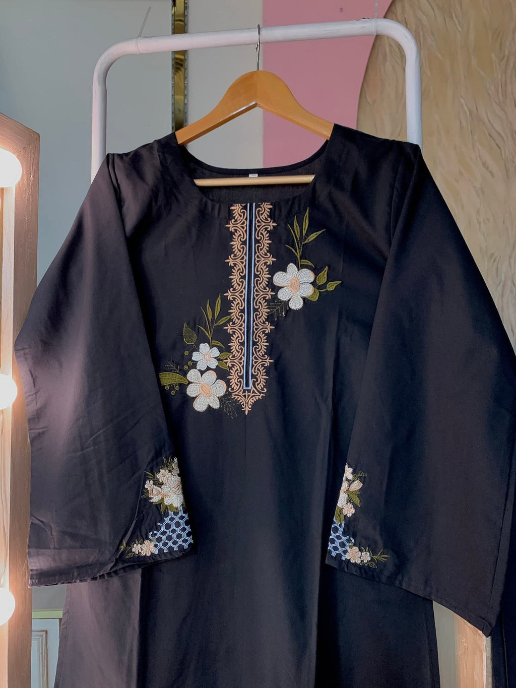 HONEY Floral Black Code 223