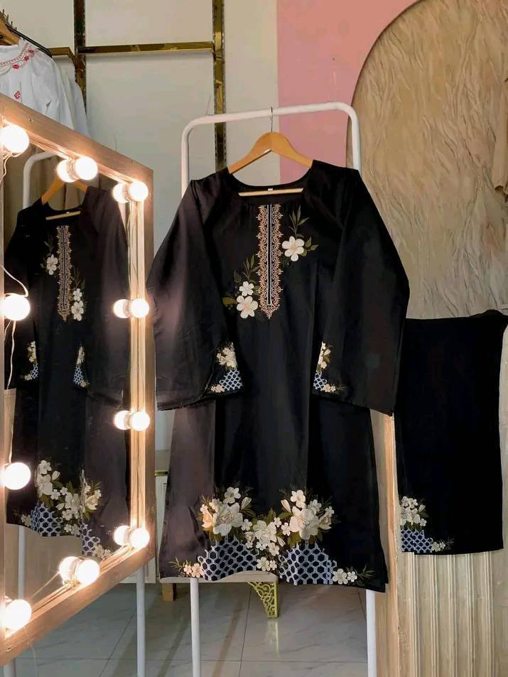 HONEY Floral Black Code 223