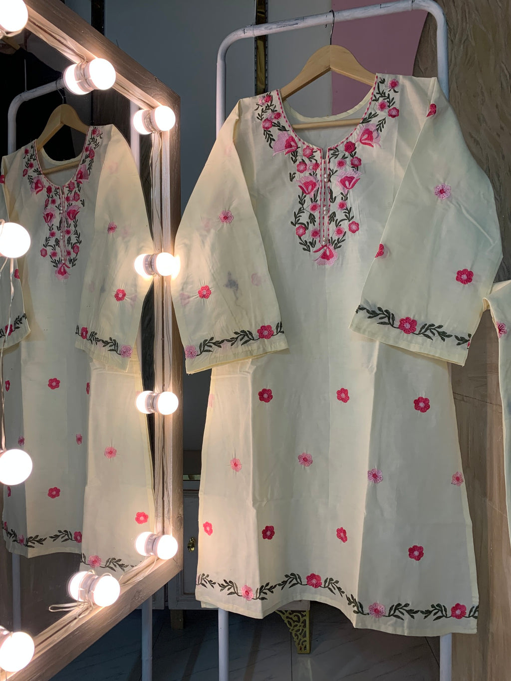 M Floral Short Sleeve Dress Code 107